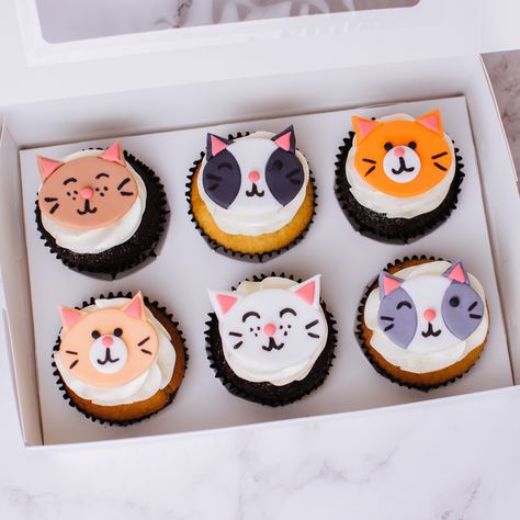 You’ve seen our dog cupcakes, here’s the cat version! Available on the website at www.edithpatisserie.com 🐈 Kitty Cat Cupcakes Ideas, Cat And Dog Cupcakes, Cat Cupcakes Ideas Easy, Easy Cat Cupcakes, Birthday Muffins Decoration, Cat Themed Cupcakes, Cat Birthday Cupcakes, Cat Cupcakes Ideas, Cat Theme Cake