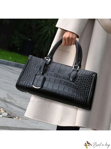 Bird in Bag - This stylish ladies baguette handbag is crafted from a crocodile-patterned textured fabric and is quite wide. The large 2024 Bags, Beautiful Purses, Leather Bag Tutorial, Crocodile Handbags, My Style Bags, Timeless Bags, Crocs Men, Crocodile Bags, Diy Handbag