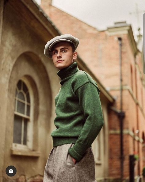 Instagram photo by Puppy dragon • Dec 8, 2021 at 8:18 AM Green Turtleneck Outfit Men, Green Turtleneck Outfit, Men In Turtlenecks, Sweater Outfit Men, Turtleneck Outfit Men, 1960s Sweater, I Love Men, Vintage Turtleneck, Dress Like A Parisian