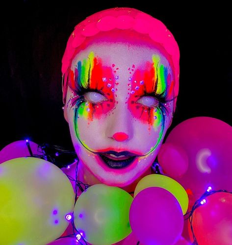 Neon Clown Costume, Female Clown Art, Neon Clown Makeup, Neon Clown, Clown Face Paint, Neon Carnival, Makeup Clown, Halloween Makeup Clown, Scary Clown Makeup