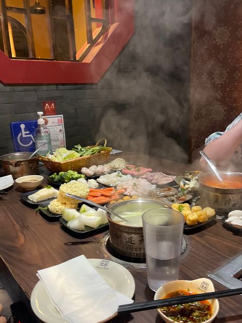 Shabu Shabu Aesthetic, Hot Pot Aesthetic, Hotpot Aesthetic, Aesthetic Korean Food, Fall Japan, Korean Hot Pot, Pot Aesthetic, Bloxburg Apartment, Hot Pot Restaurant