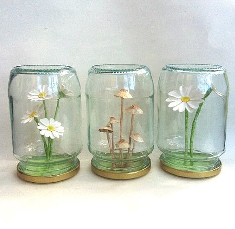 Craft With Glass Jars, Diy With Jars, Salsa Jar Crafts, Paper Daisy Flower, Painted Paper Art, Design A Garden, Cloche Decor, Crafts With Glass Jars, Creative Garden Decor