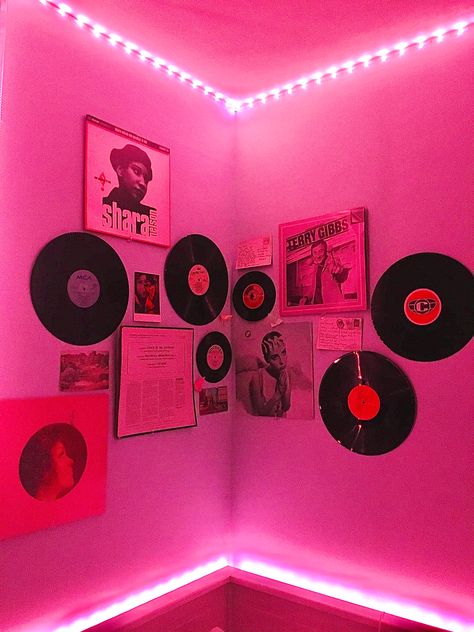 Pink Record Aesthetic, Retro Theme Bedroom, Girly 2000s Bedroom, Pink Disco Room Aesthetic, Pink Disco Bedroom, Disco Bedroom Decor, 2000 Room Decor, Neon Pink Room Aesthetic, Disco Room Ideas