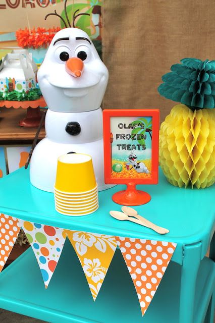 Olaf In Summer Birthday Party, Frozen In Summer Birthday Party, Elsa Summer Birthday Party, Olaf Summer Birthday Party, Summer Frozen Birthday Party, Olaf Summer Party, Frozen First Birthday, Luau Birthday Party Ideas, Olaf Birthday Party