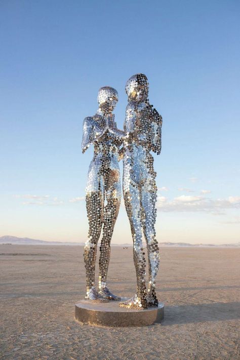 Burning Man 2022 Art, Burning Man Installation, Burning Man Fashion Men, Festival Sculpture, Burning Man Aesthetic, Cyberpunk Wedding, Burning Man Wedding, Burning Man Sculpture, Music Festival Aesthetic