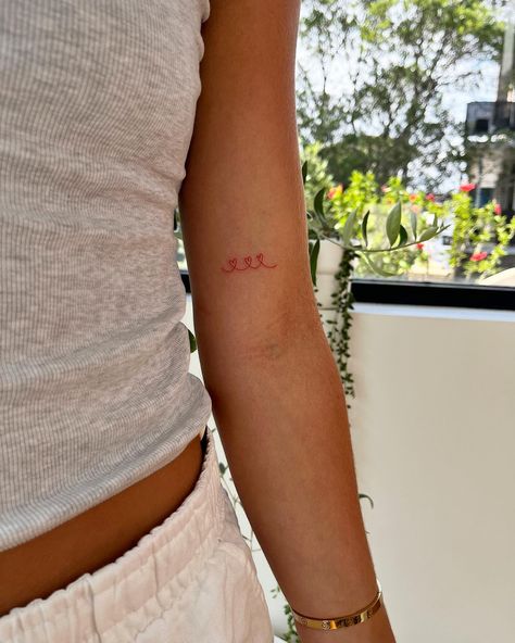 Are you after a tattoo that is a little more subtle? why not go with red instead. Here is an example of how it can look on the skin. Picking the perfect placement also works hand in hand with trying to achieve this! If you would like to book please follow the steps below 👇 📍Bondi, Sydney Australia. 📆BOOKS OPEN - JUNE / JULY For all fine line enquires please use the booking form found in the @finelinesbondi bio link. All emails will be replied to over this weekend! . . . . . #fineli... Small Angel Tattoo, Noir Tattoo, Tattoo Sydney, Australia Tattoo, Fineline Tattoos, Purple Tattoos, Small Tattoo Placement, Skin Picking, Tattoo Spots