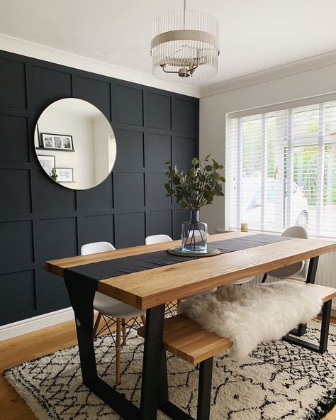 Navy panelled feature wall in dining room Wall Panels Dining Room, Dining Room Feature Wall Ideas, Room Paneling, Dining Room Paneling, Dining Room Feature Wall, Kitchen Feature Wall, Room Feature Wall, Feature Wall Ideas, Dining Room Accent Wall