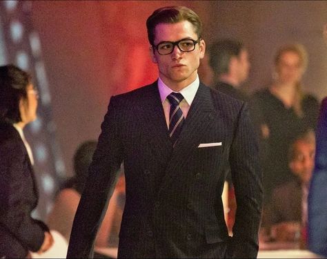 Eggsy Kingsman, Taron Edgerton, Taron Egerton Kingsman, Kings Man, Taron Egerton, Fete Halloween, Film Serie, Elton John, Dm Me