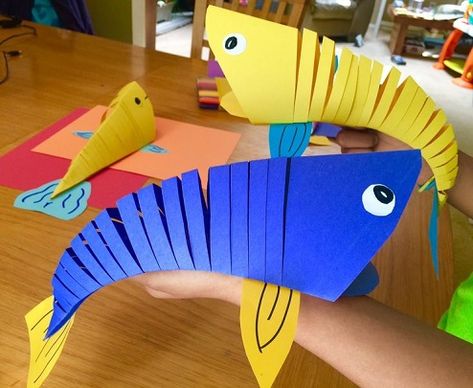 9 Unique Fish Craft Ideas For Kids and Toddlers Fish Crafts Preschool, Fish Paper Craft, Playroom Toddler, Construction Paper Art, Stem Kids, Construction Paper Flowers, Science Stem, Paper Fish, Construction Paper Crafts