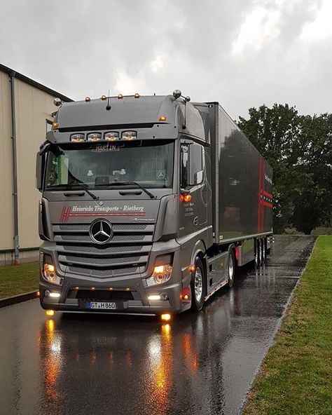 Semi Trucks Humor, Mercedes Actros, Mercedes Truck, Freightliner Cascadia, Mercedes Benz Trucks, Scania V8, Mercedes Benz Classic, Trucking Companies, Mercedes Car