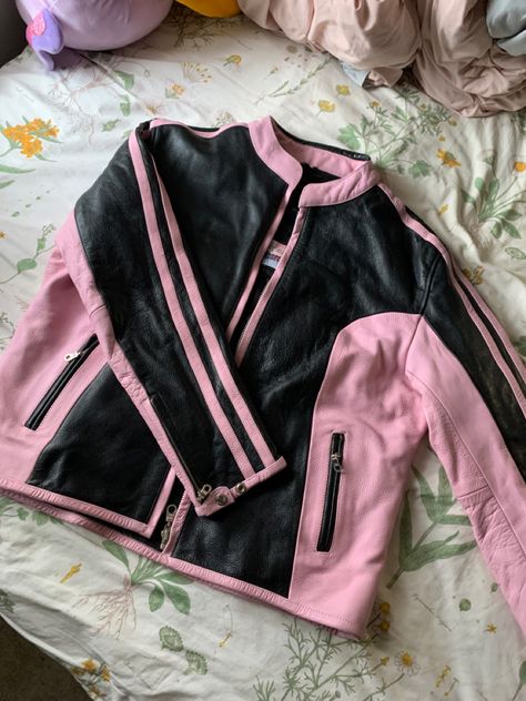 Pink Leather Dresses, Pink And Black Leather Jacket, Pink And Leather Outfits, Pink Motorcycle Outfit, Pink Leather Jacket Outfit Aesthetic, Pink Biker Outfit, Pink Biker Jacket Outfit, Pink Racer Jacket, Pink Leather Outfit