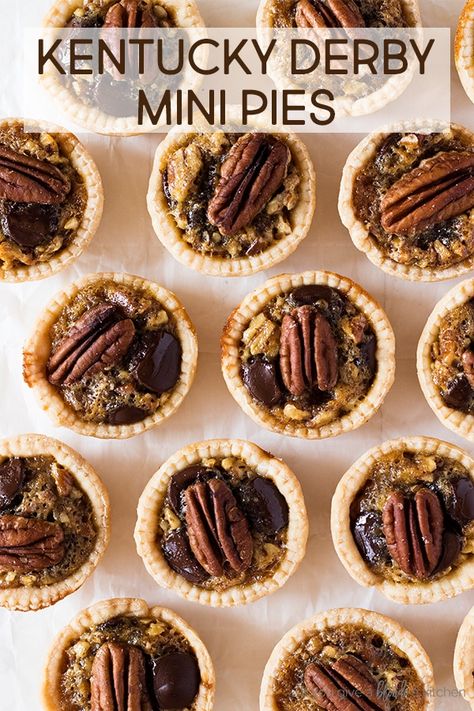 Try a bite-sized derby pie for the Kentucky Derby! These mini treats have pecan pie filling with bourbon and semisweet chocolate chips. Yum! | www.ifyougiveablondeakitchen.com via @haleydwilliams Kentucky Derby Desserts, Derby Pie Recipe, Kentucky Derby Food, Kentucky Derby Recipes, Kentucky Derby Party Games, Derby Recipe, Kentucky Derby Themed Party, Kentucky Derby Pie, Derby Party Food