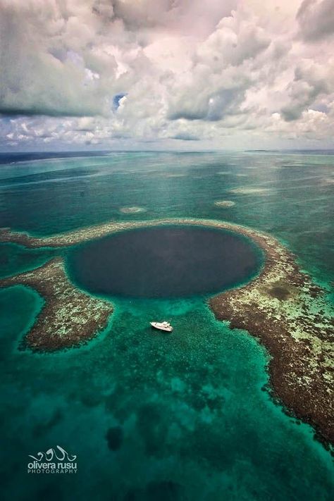 The Blue Hole, Beliz Great Blue Hole Belize, The Great Blue Hole, Blue Hole Belize, Great Blue Hole, Cloudy Skies, Beautiful Clouds, Belize City, Blue Hole, Pretty Places