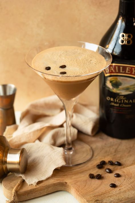 Irish Cream Recipe Drinks, Espresso Martini Recipe Baileys, Baileys Irish Cream Cocktails, Creamy Espresso Martini, Amaretto Sour Cocktail, Espresso Cupcakes, Irish Cream Recipe, Irish Cream Coffee, Espresso Martini Recipe