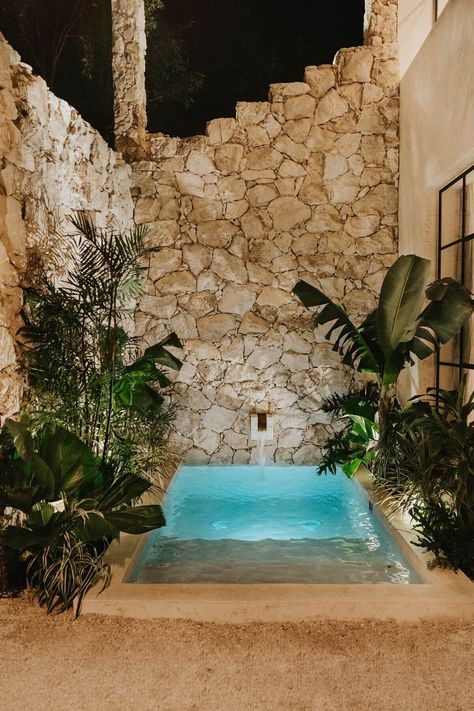 Bohemian Decoration, Indoor Swimming Pool, Small Swimming Pools, Small Patio Garden, Mini Pool, Small Pool Design, Small Pools, Building A Pool, Patio Interior