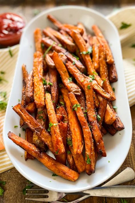 Crispy Sweet Potato Fries | The Secret to the BEST Fried Sweet Potatoes Spicy Sweet Potato Fries, Making Sweet Potato Fries, Crispy Sweet Potato Fries, Hungry Happens, Sweet Potato Recipes Fries, Crispy Sweet Potato, Potato Fries, Sweet Potato Soup, Mashed Sweet Potatoes