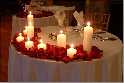 Sweetheart table Romantic Dinner Setting, Romantic Dinner Decoration, Romantic Room Surprise, Winter Wedding Red, Valentines Table, Romantic Room Decoration, Valentines Snacks, Sweetheart Table Decor, Candle Lite