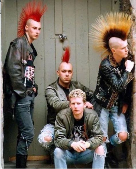 Punk Guys, Punk Mohawk, Punk Subculture, Punk Fashion Diy, Anarcho Punk, Punk Boy, 70s Punk, Classic Punk, 80s Punk