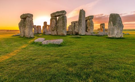 https://flic.kr/p/SzpHGJ | Stonehenge, England | Photo by Freesally. © CC0. Karma Yoga, Day Trips From London, Historical Monuments, Les Chakras, Bryce Canyon, Angkor Wat, Palawan, Bournemouth, Stonehenge