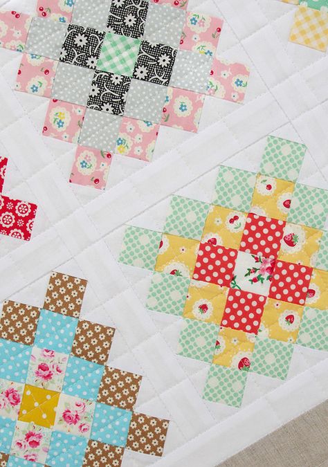 Granny Square Quilt Pattern, Granny Quilt, Garden Quilts, Granny Square Quilt, Square Patchwork, Lolita Outfit, Red Pepper Quilts, Sunburst Granny Square, Bed Quilts