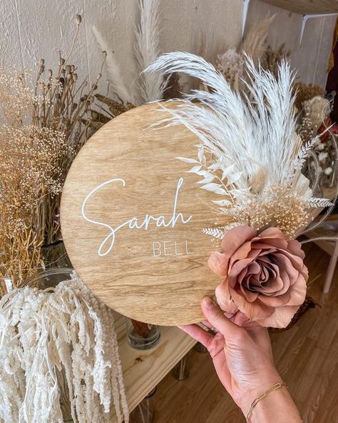 Southern Illinois Luxury Picnics on Instagram: "⁣BOHO CLASSIC NAME SIGN | I’ve been in the process of adding my dried floral merchandise to my website this week. ⁣ ⁣ Does this sort of work turn any other business owner into an absolute hermit that can’t do anything else until it’s done? Like stay up until 3 am out of sheer focus? ⁣ ⁣ I’m not sure what it is that overrides in me but hey, I’ll take it. We’re slowly getting there. ⁣ ⁣ What am I putting on there exactly? ⁣ ⁣ -name signs⁣ -mini vase Boho Last Name Sign, Boho Name Sign, Boho Nursery Sign, Boho Circle Wood Sign, Sailor Room, Boho Birth Announcement Door Hanger, Wooden Letter Ideas, Wooden Name Signs Nursery Flower, Boho Baby Nursery