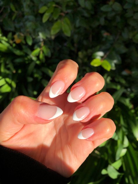 White French On Almond Nails, Almond Nail With French Tip, Cute White French Tip Nails Almond, White Hoco Nails Almond, Cute Almond French Tips, Summer Nails French Tip White, Short Almond White French Tip Nails, Hoco Nails For White Dress, Simple Cute French Tip Nails