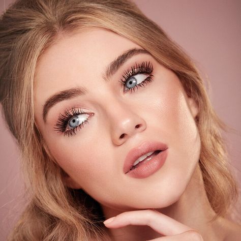 Pillow Talk Push Up Lashes Volumizing & Lengthening Mascara - Charlotte Tilbury | Sephora Pillow Talk Lipstick, Charlotte Tilbury Pillow Talk, Wedding Hairstyles And Makeup, Charlotte Tilbury Makeup, Eyeshadow Pencil, Lashes Mascara, Lengthening Mascara, Wedding Makeup Looks, Beauty Light