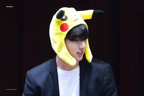 ‪★ Jungkook ★ BTS |‬| 190421 Aladdin Fan Sign || 📸 ©️theknock_jk : Do Not Edit || Pokemon Pikachu Aladdin, Busan, Bts Fansign, Fan Signs, Bts Group, G Dragon, Jung Kook, Bts Twt, Record Producer