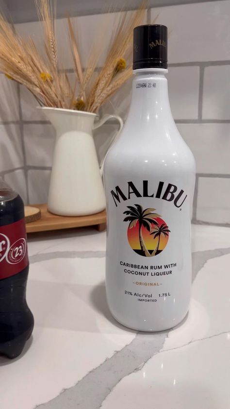 Malibu Alcohol, Malibu Mixed Drinks, 21st Birthday Drinks, Malibu Rum Drinks, Rum Drinks Recipes, Coconut Liqueur, Malibu Drinks, Coffee With Alcohol, Malibu Rum