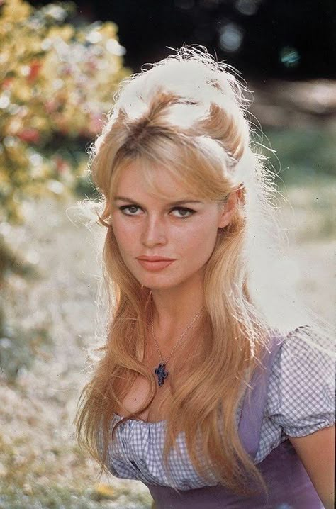 Bridget Bardot Fashion, Bardot Hair, Bridgette Bardot, Bridget Bardot, Jane Birkin, Old Hollywood Glamour, Brigitte Bardot, 60s Fashion, Vintage Glamour