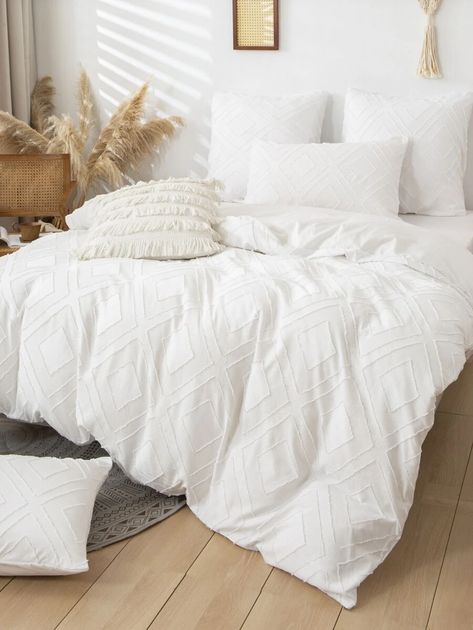 White Tufted Duvet Cover, Fluffy White Bedding Aesthetic, Bed Cover White, White Bed Duvet, White Double Bedding, Aesthetic White Comforter, Bed Covers White, Aesthetic Bedding Set White, White Aesthetic Bedding