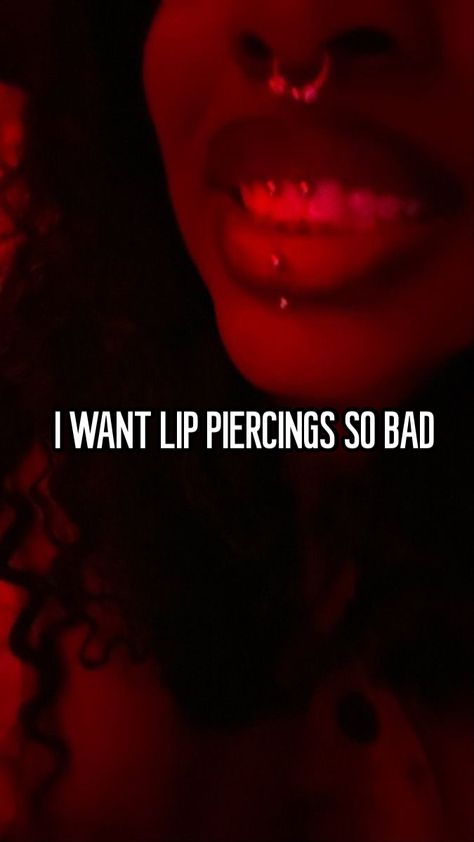 Double Ashley Piercing, Ashley Piercing Aesthetic, Bottom Lip Piercing Middle, Vertical Labret Piercing Black Women, Lip Peicerings, Piercing Whisper, Gold Vertical Labret, Lip Percing, Vertical Labret Lip Piercing