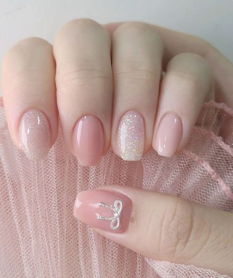 Clean Acrylic Nails Classy, Coquette Acrylic Nails, Pink And White Short Nails, Simple Round Nails, Nailart Simple Elegant, Soft Gel Nails Design, Round Nail Designs, Coquette Nails, Minimal Nails Art