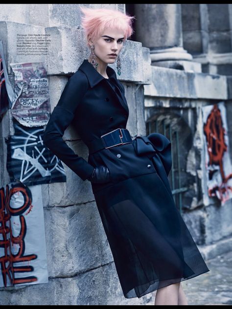 Dior Haute Couture Trenchcoat, shorts, belt and gloves. Saskia de Brauw in W Magazine's October 2013 Issue Saskia De Brauw, Edward Enninful, Craig Mcdean, Mode Editorials, Ellen Von Unwerth, W Magazine, Dior Haute Couture, Vogue Germany, Hipster Outfits