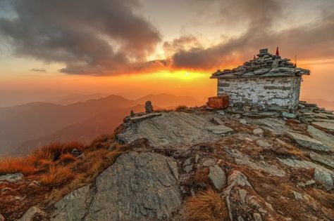 Chopta Tungnath, Honeymoon Trip, Best Ski Resorts, Hill Station, Global Travel, Tourist Spots, Beautiful Mountains, Mountain Views, Scenic Views