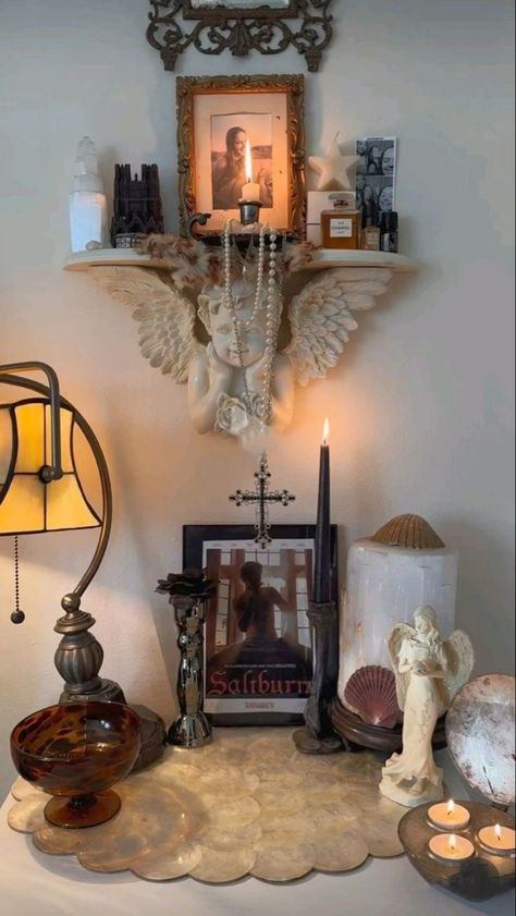 Ethel Cain Aesthetic, Frames Aesthetic, Religious Aesthetic, Aesthetic Frames, Southern Gothic Aesthetic, Aesthetic Antique, Victorian Room, Gothic Room, Trending Aesthetic