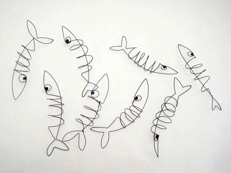 wire > or FMQ design. These might be wire but they would make wonderful doodle embroidery... Doodle Embroidery, Fish Filet, Wire Fish, Whimsical Fish, Pola Macrame, Art Fil, Wire Art Sculpture, Art Wire, Fish Necklace