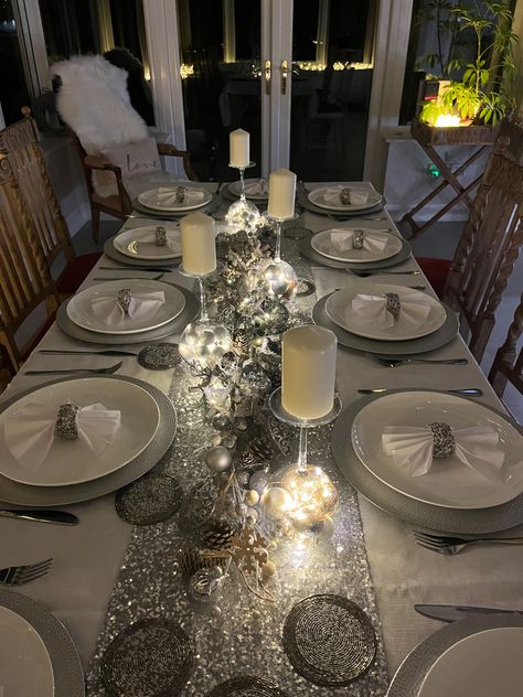 Having fun creating a light display on the table! Silver Dinner Party, Silver Christmas Table, Cosmic Christmas, Disco Ball Decorations, Event Table Settings, Nye Dinner, Classy Christmas Decor, Diner Party, 17 Birthday