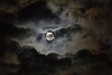 Cloudy Sky With Moon, Cloudy Moon Tattoo, Foggy Moon, Cloudy Moon, Cloudy Night Sky, Pulp Horror, Fool Moon, Real Aesthetic, Pale Moon