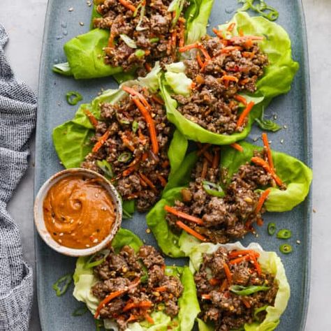 Thai Lettuce Wraps - The Recipe Critic Asian Turkey Lettuce Wraps, Tofu Lettuce Wraps, Thai Lettuce Wraps, Salat Wraps, Lettuce Wraps Recipe, Beef Lettuce Wraps, Western Colorado, Lettuce Wrap Recipes, Chili Flakes