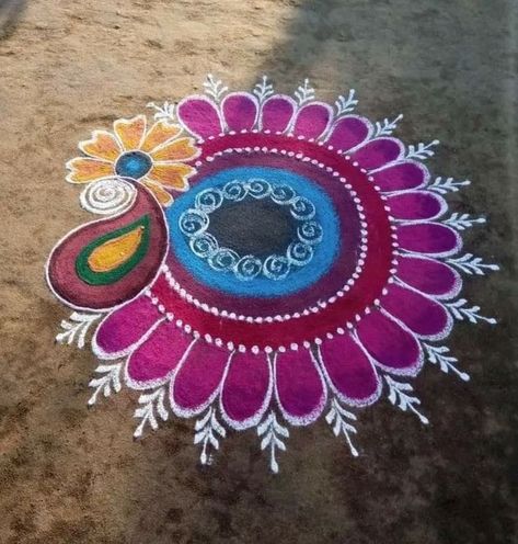 Rangoli Colours New Year, Pongal Rangoli Design With Color, Ragoli Color Design, Pongal Rangoli Design, Pongal Rangoli, Easy Rangoli Designs Videos, Pulli Kolam, Very Easy Rangoli Designs, Rangoli Designs Photos