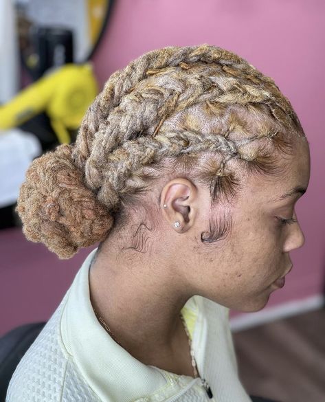 Wayda Braids, Short Dreadlocks Styles, Feminine Masculine, Beautiful Dreadlocks, Short Locs Hairstyles, Faux Locs Hairstyles, Dreadlock Style, Dreadlock Styles, Dreads Styles