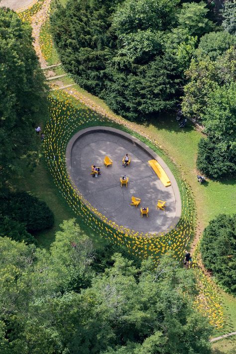 7,000 stone dust paper pinwheel flowers bloom in brooklyn's prospect park Forest Park Design, Longwood Garden, Stone Park, Linear Park, Pocket Park, Public Space Design, Park Design, Public Artwork, Park Landscape