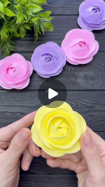 Flowers Diy Crafts, Easy Flowers, Studio Diy, Foam Roses, Foam Flowers, January 10, Craft Tutorial, Craft Organization, Eva Foam