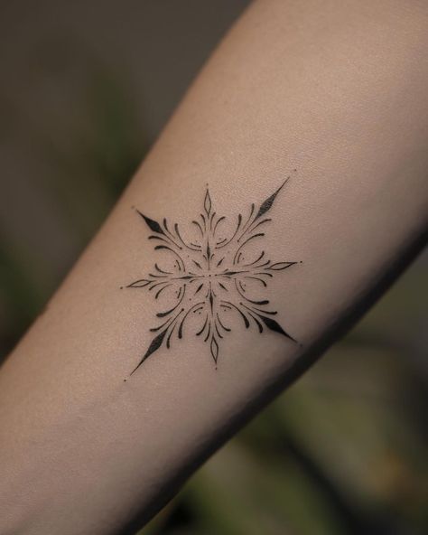 @loretta.tattoo shared a photo on Instagram: “✨” • May 16, 2022 at 10:01am UTC Womens Star Tattoos, Stars Design Tattoo, Fineline Neck Tattoo, Ornaments Tattoo Design, 3rl Tattoo Design, Ornamental Line Tattoo, Ornamental Star Tattoo, Ornamental Tattoo Flash, Tattoo Ideas Fineline