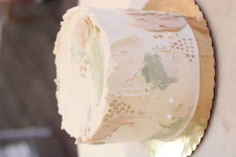 Cake with minimal decorations & muted neutral colors #sweetstirrings #mutedcolors #minimalistbirthdaycake #minimalistcake #roughedge #neutralcakedesign Neutral Birthday Cake Ideas, Gender Neutral Cakes, Neutral Smash Cake, Neutral Color Cake, Gender Neutral Birthday Cake, Birthday Cake Neutral Colors, Neutral Cake Ideas, Gender Reveal Cake Neutral, Gender Neutral Baby Shower Cake