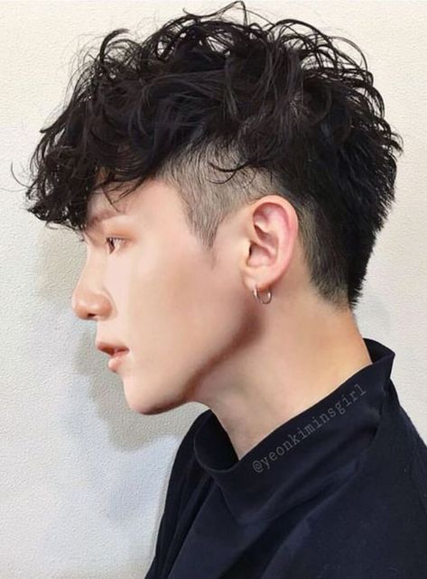 Mens Haircuts Short Hair, Men Haircut Curly Hair, Asian Haircut, Mullet Haircut, Mens Hairstyles Thick Hair, Wavy Hair Men, Asian Man, Faded Hair, Hair Inspiration Short