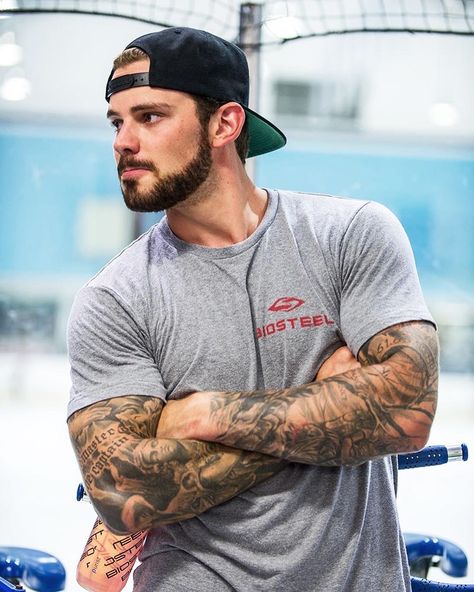 Looks like you're lacking vitamin me.  Tyler Seguin | Dallas Stars #hunksofhockey #iwouldpuckwithyou #dallasstars #tylerseguin… Dallas Stars Hockey, Hot Hockey Players, Stars Hockey, Tyler Seguin, Nhl Players, Dallas Stars, Hockey Mom, Montreal Canadiens, Athletic Men