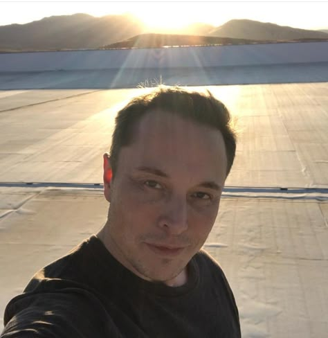 Elon musk #ElonMusk Elon Reeve Musk, Maye Musk, Elon Musk Spacex, Tesla Models, Elon Musk Tesla, Car Automotive, Investment Tips, Rick Ross, New Photo Download