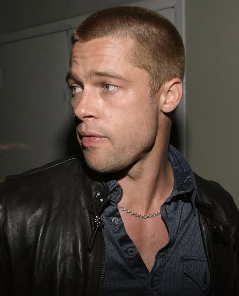 Brad Pitt Buzzcut, Brad Pitty, Ms Smith, Tyler Durden, Mens Outfit Inspiration, Cool Poses, Boys Haircuts, Hot Actors, David Beckham